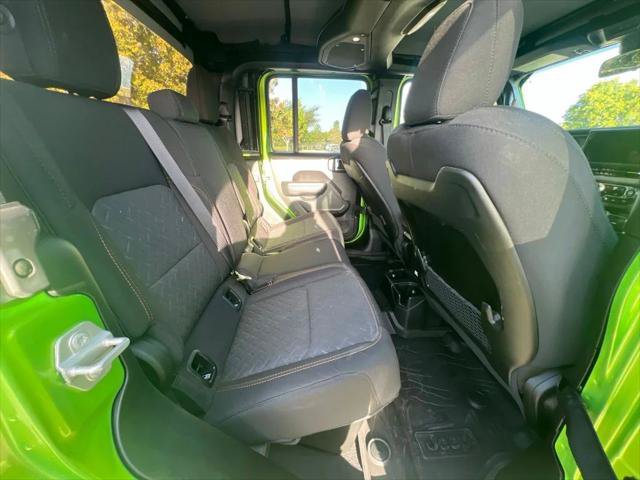 Certified 2025 Jeep Gladiator Mojave w/ Safety Group AWD/4WD image 18