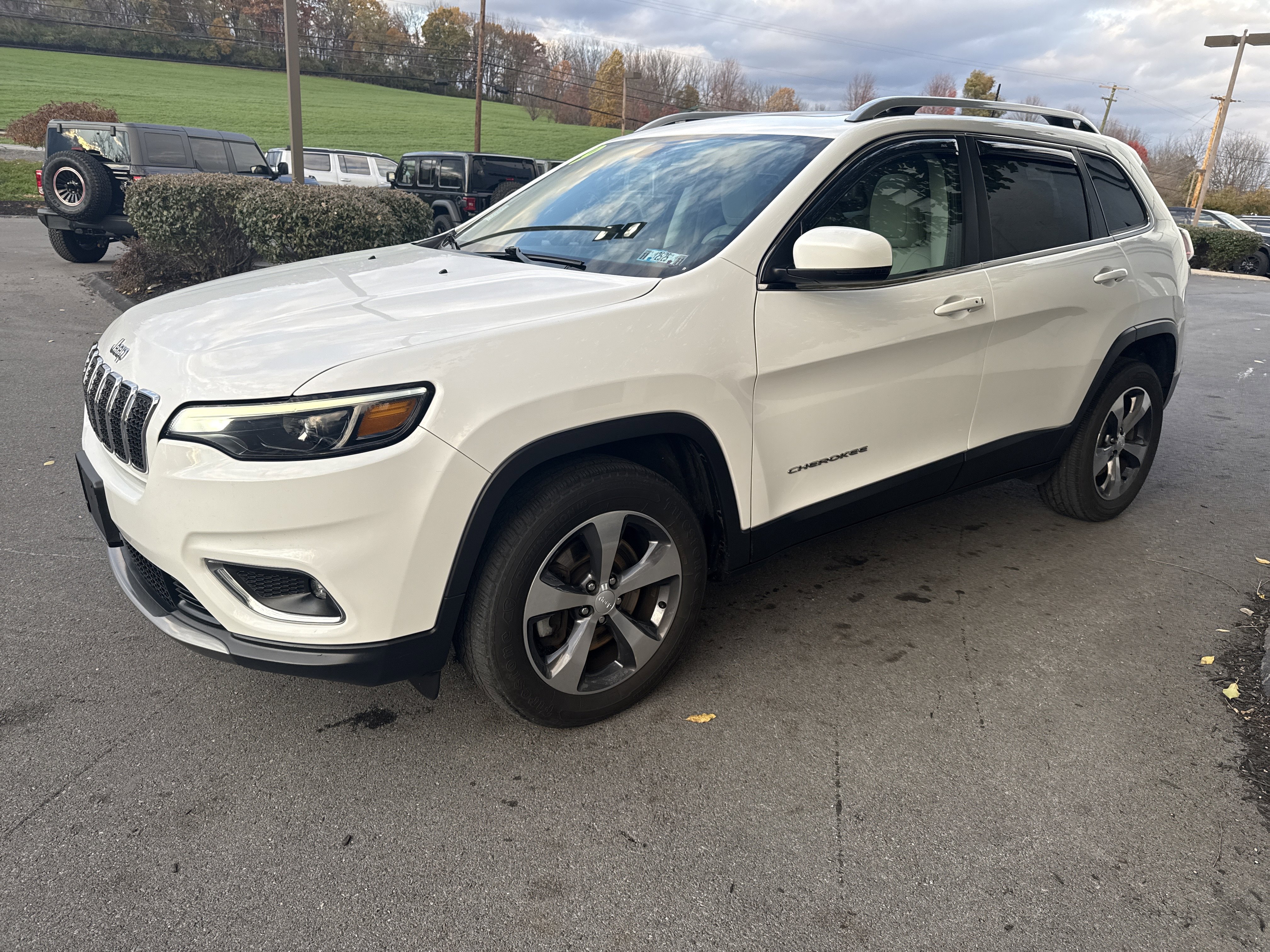 Used 2019 Jeep Cherokee Limited image 8