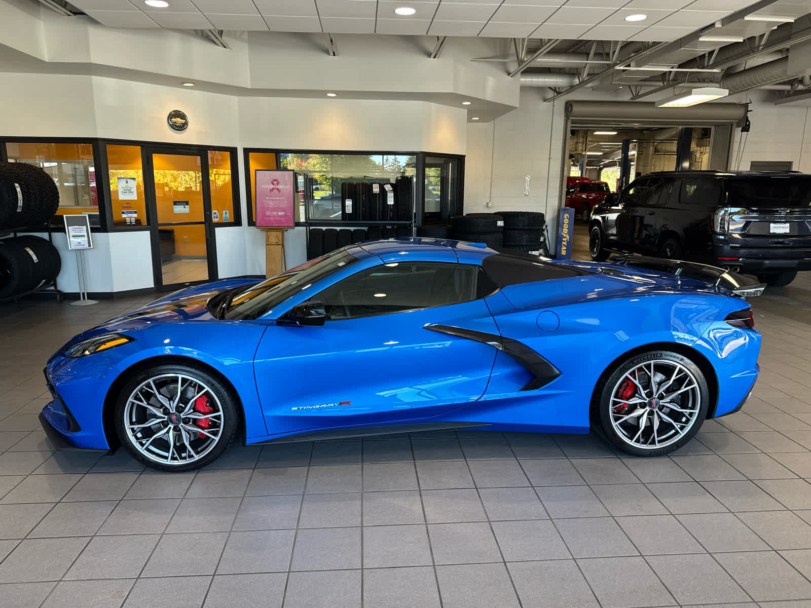 Used 2025 Chevrolet Corvette Stingray Preferred Conv w/ Z51 Performance Package RWD image 6