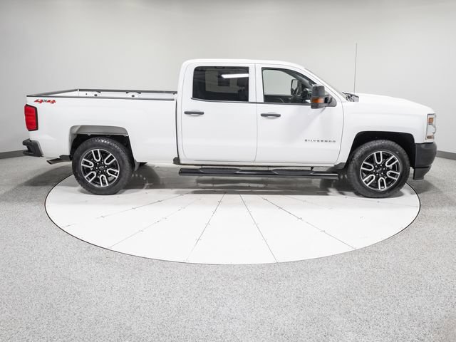 Used 2018 Chevrolet Silverado 1500 W/T w/ Trailering Package AWD/4WD image 4