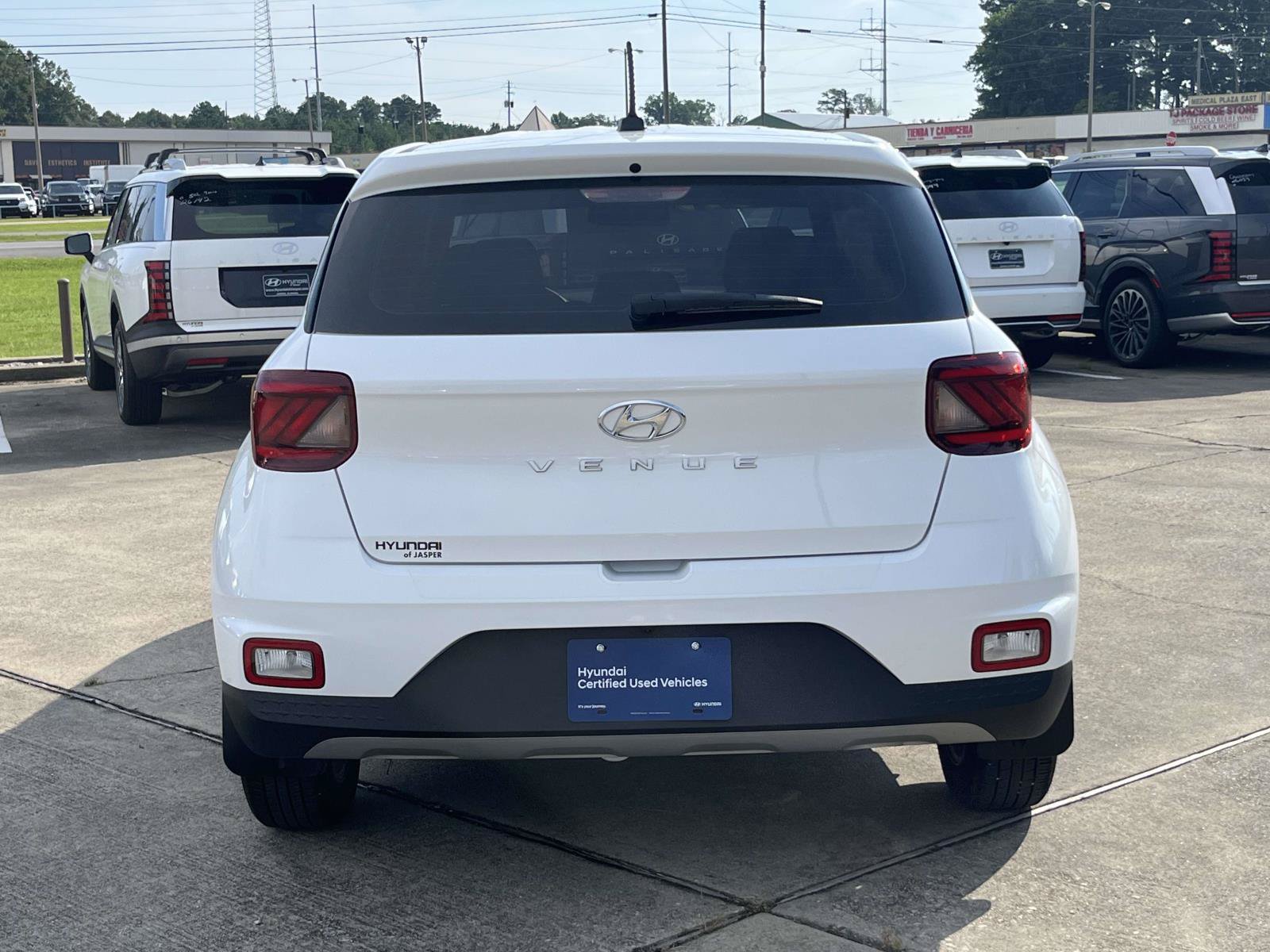 Certified 2025 Hyundai Venue SE FWD image 4