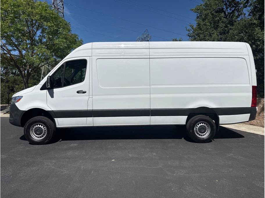 Used 2024 Mercedes-Benz Sprinter 2500 image 2