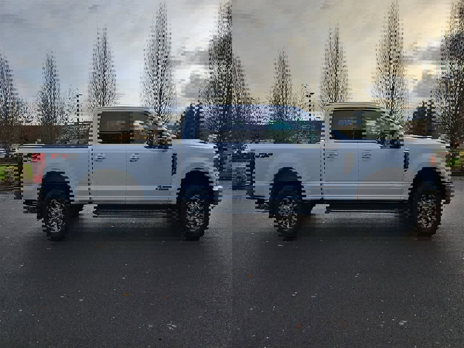 Used 2022 Ford F350 Lariat w/ FX4 Off-Road Package image 7