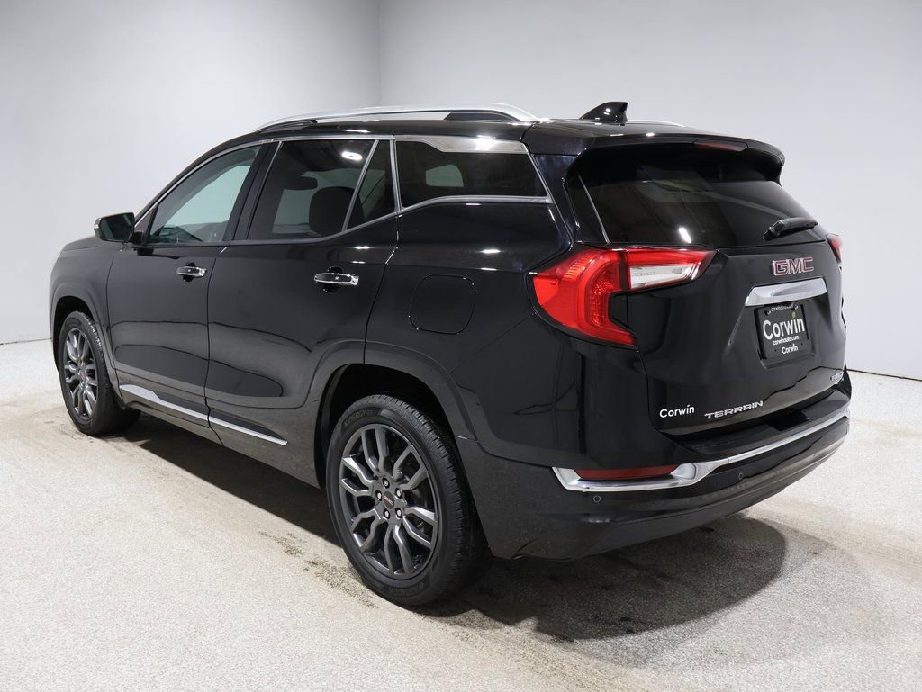 Used 2022 GMC Terrain Denali w/ Black Diamond Edition image 4