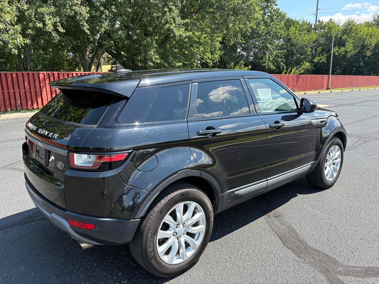 Used 2016 Land Rover Range Rover Evoque SE AWD/4WD image 3