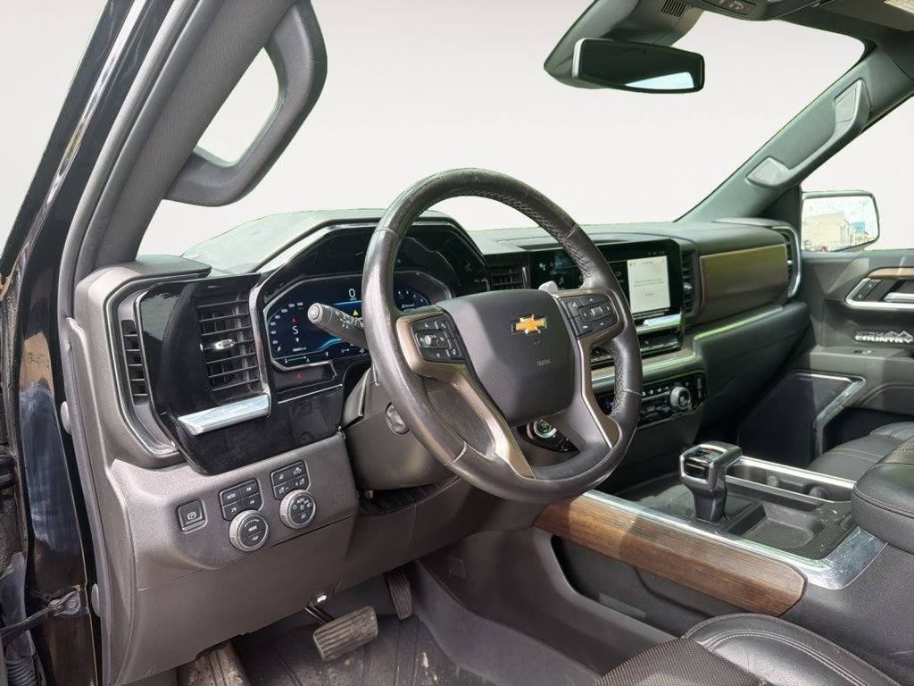 Used 2022 Chevrolet Silverado 1500 High Country w/ High Country Premium Package AWD/4WD image 16