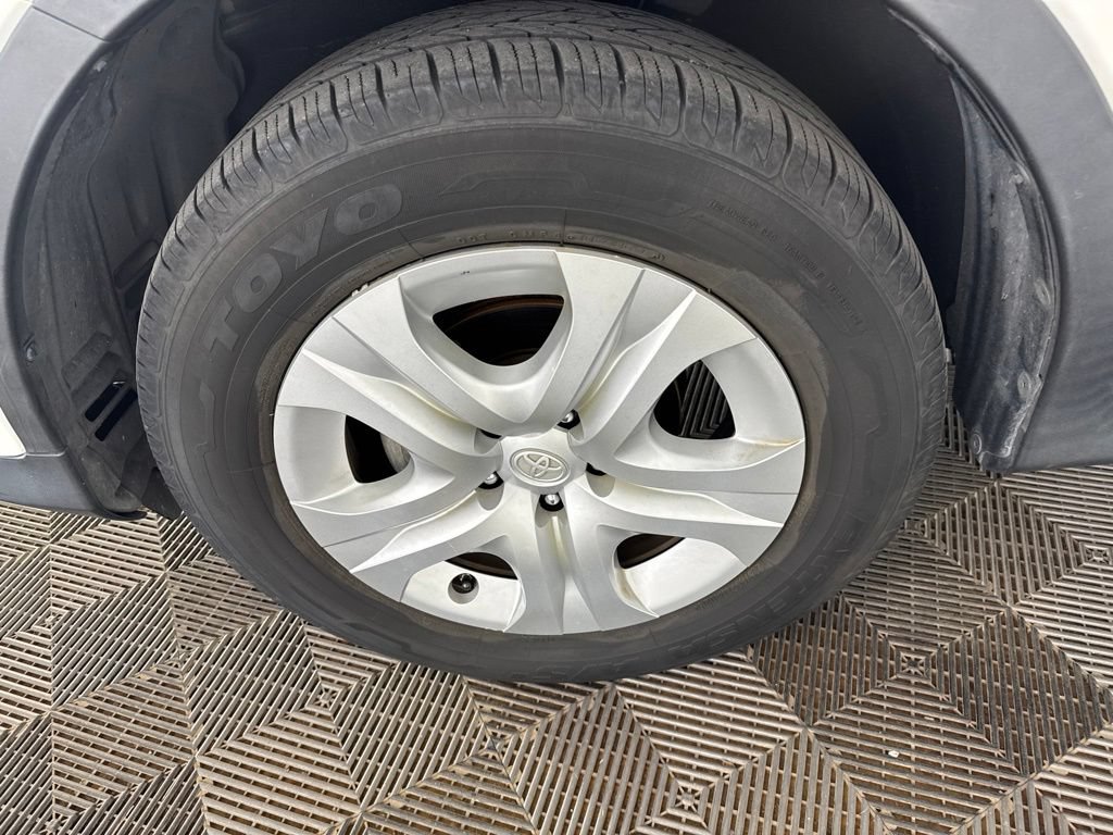 Used 2015 Toyota RAV4 LE AWD/4WD image 30