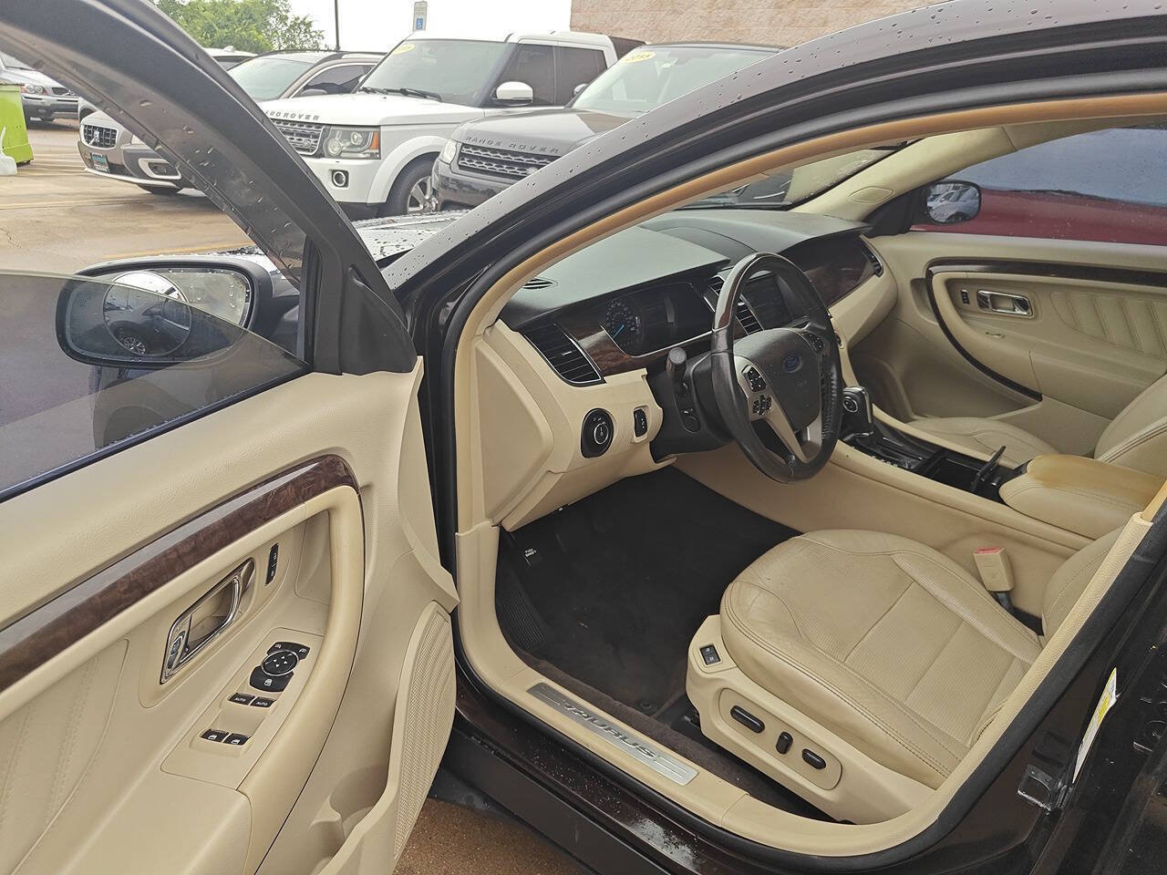 Used 2013 Ford Taurus Limited FWD image 9