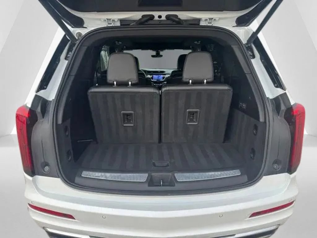 Used 2024 Cadillac XT6 Premium Luxury w/ Technology Package AWD/4WD image 31