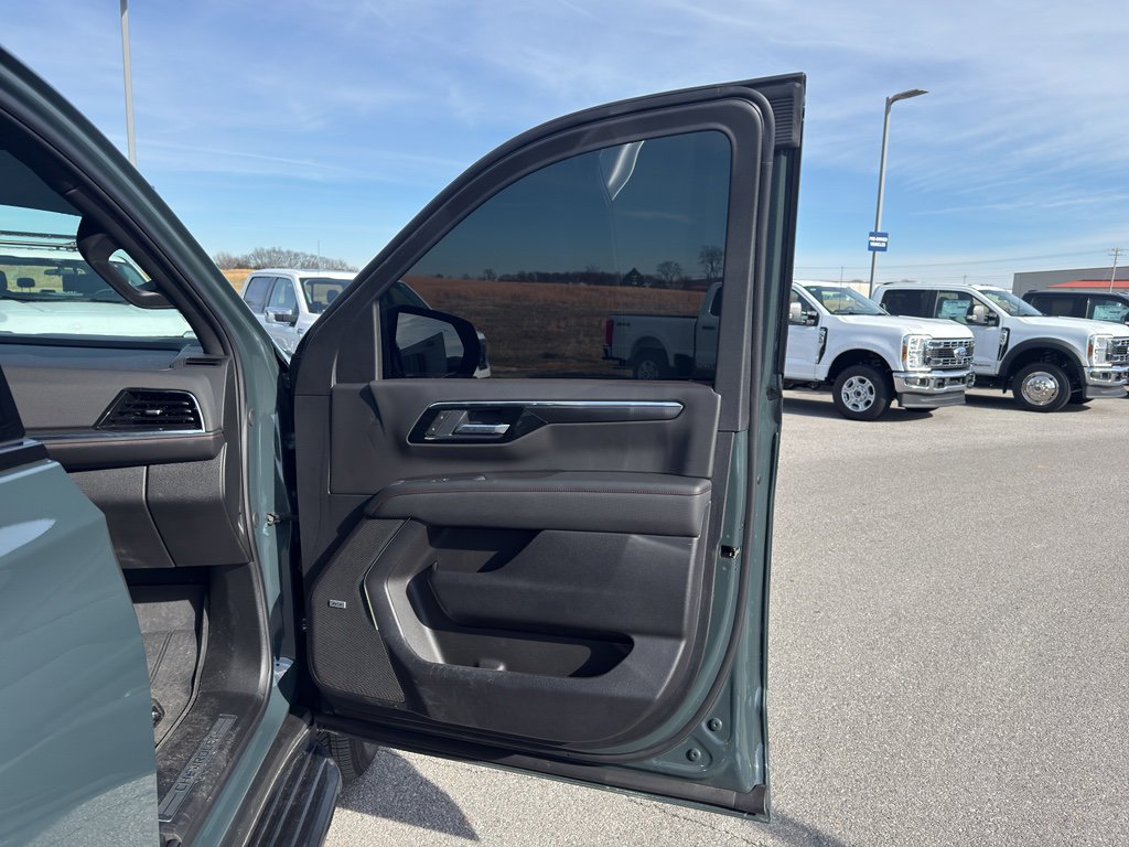 Used 2025 Chevrolet Tahoe RST w/ Comfort Package image 16