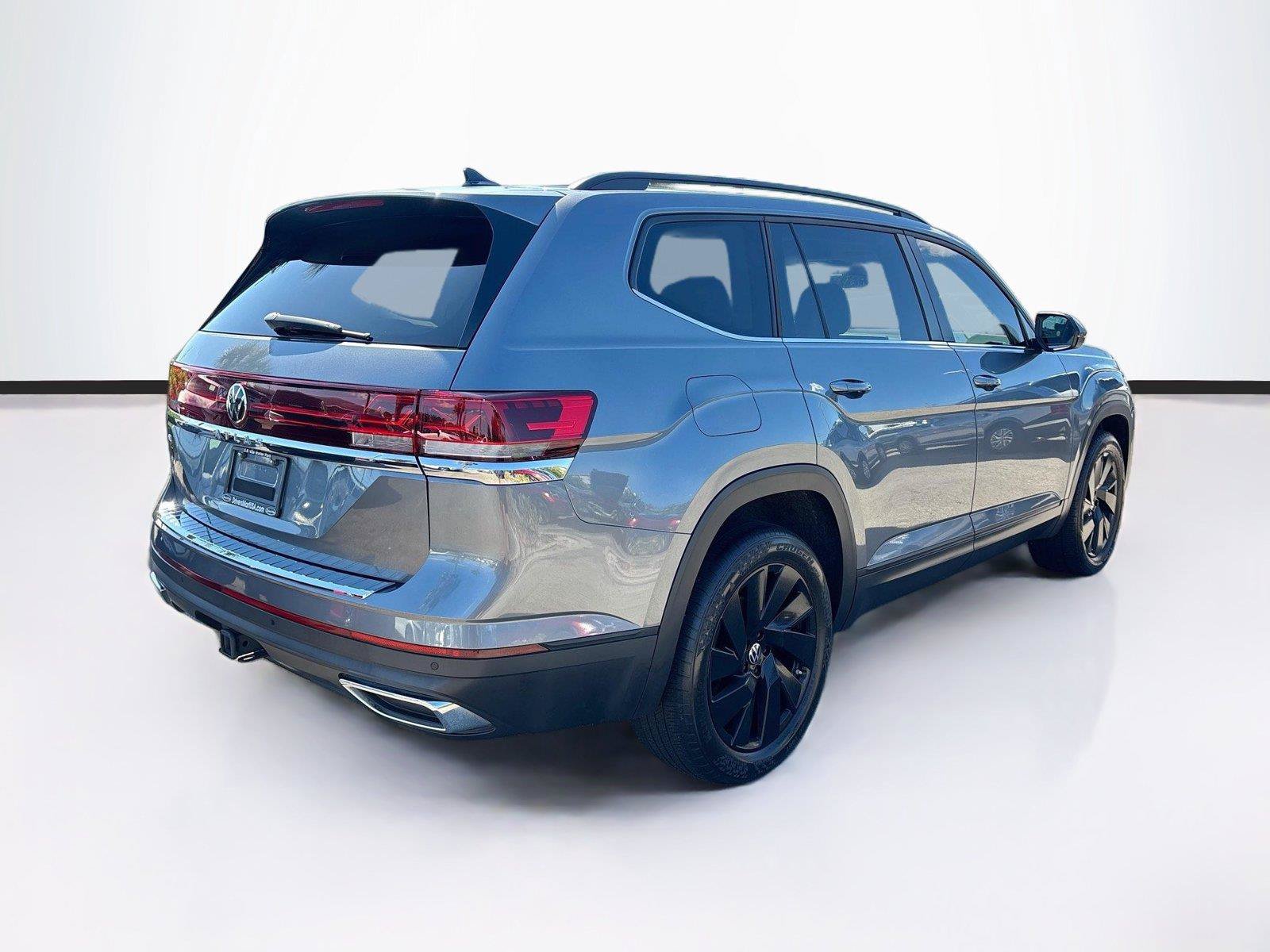 Used 2024 Volkswagen Atlas SE FWD image 7