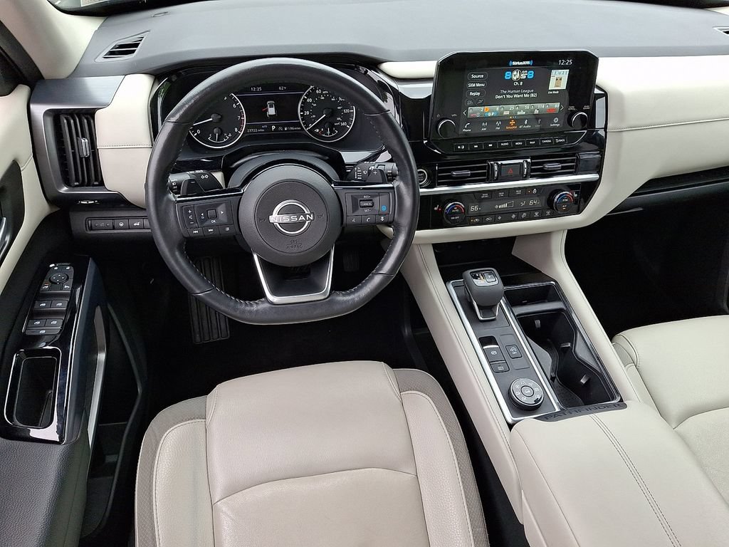 Used 2023 Nissan Pathfinder SL AWD/4WD image 2