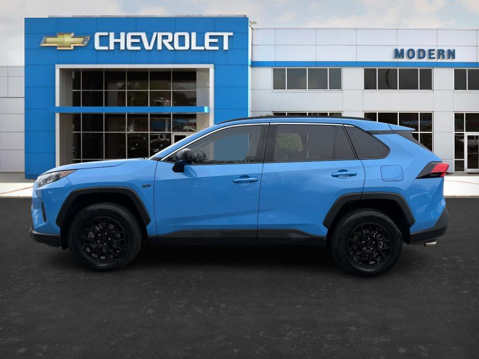 Used 2021 Toyota RAV4 LE image 1