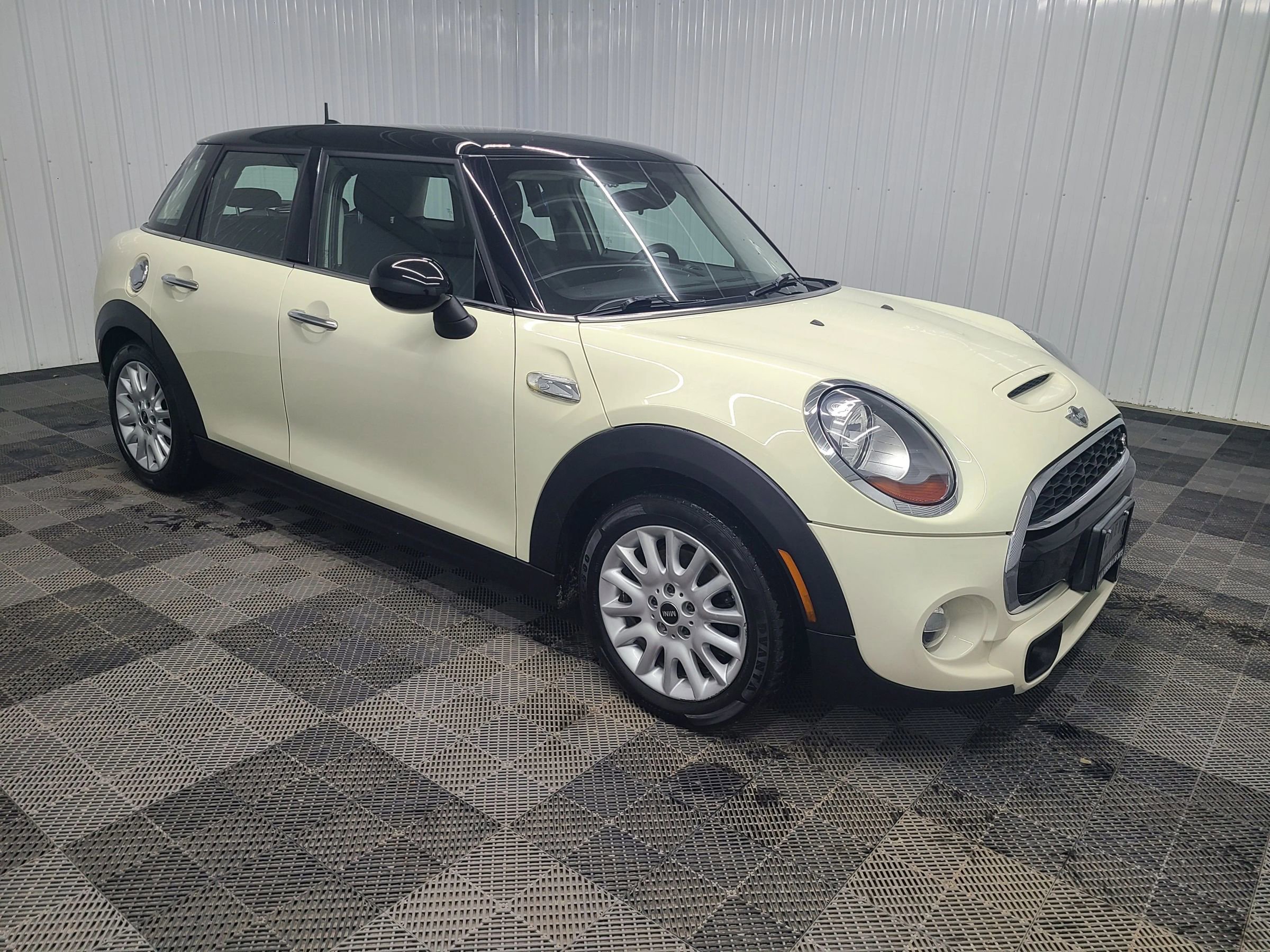 Used 2015 MINI Cooper S image 13