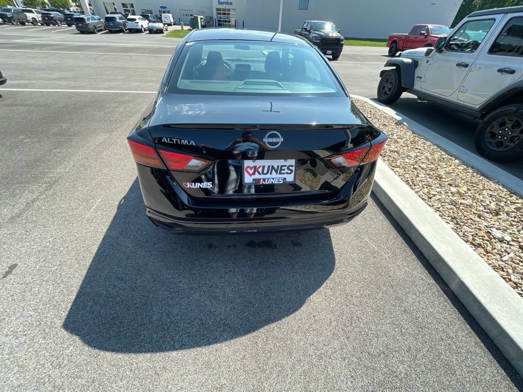 Used 2024 Nissan Altima 2.5 S FWD image 5