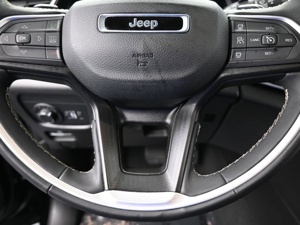 Used 2024 Jeep Grand Cherokee L Altitude image 32