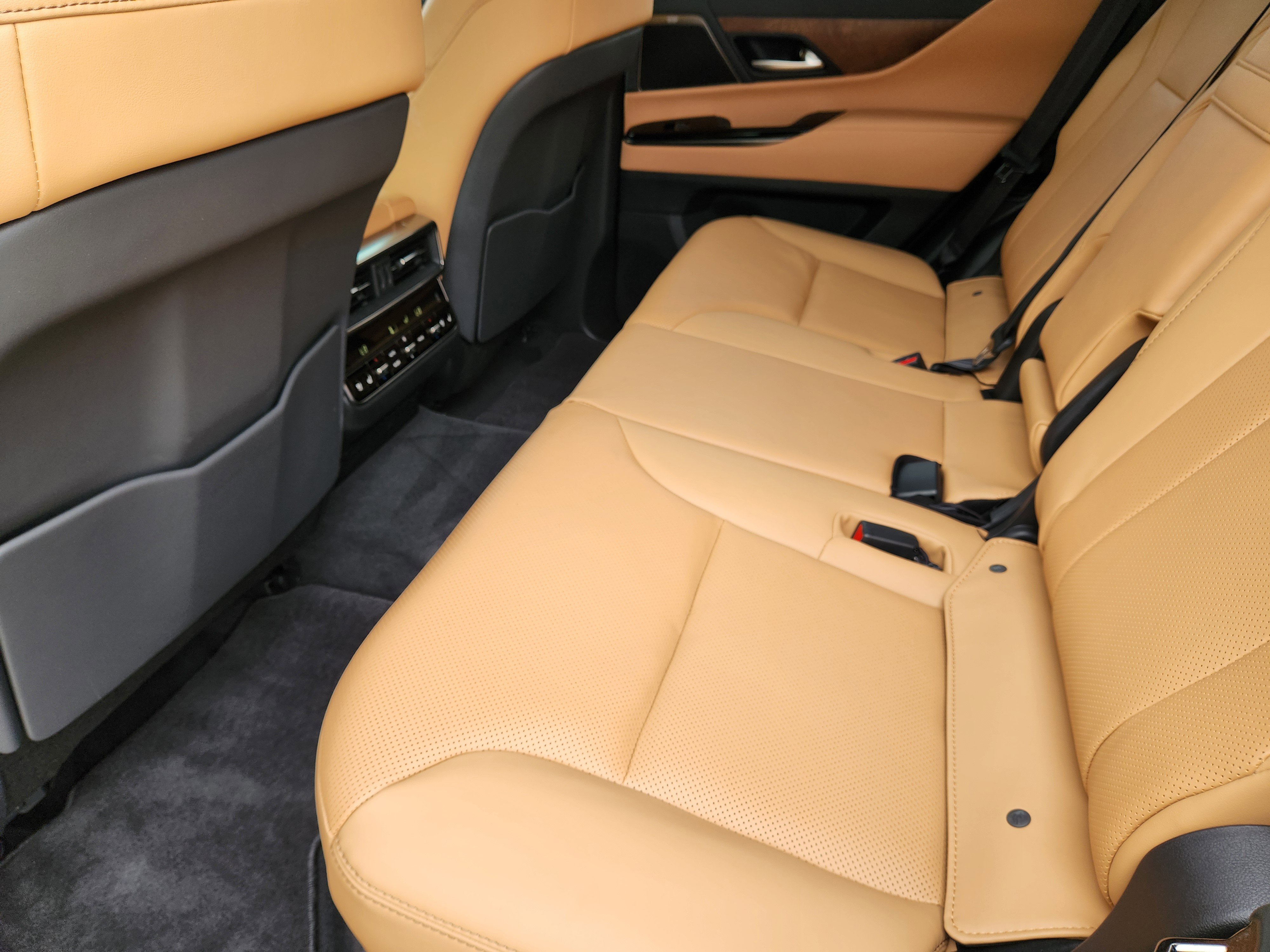 Used 2025 Lexus LX 600 4WD w/ Luxury Package image 38