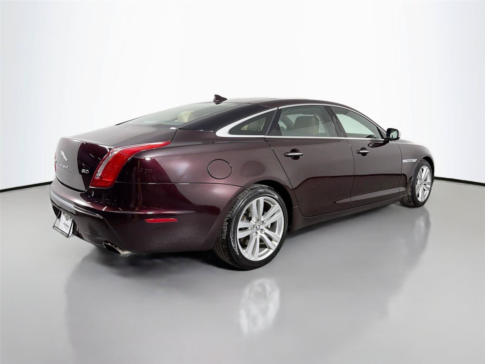 Used 2013 Jaguar XJ L Portfolio RWD image 5