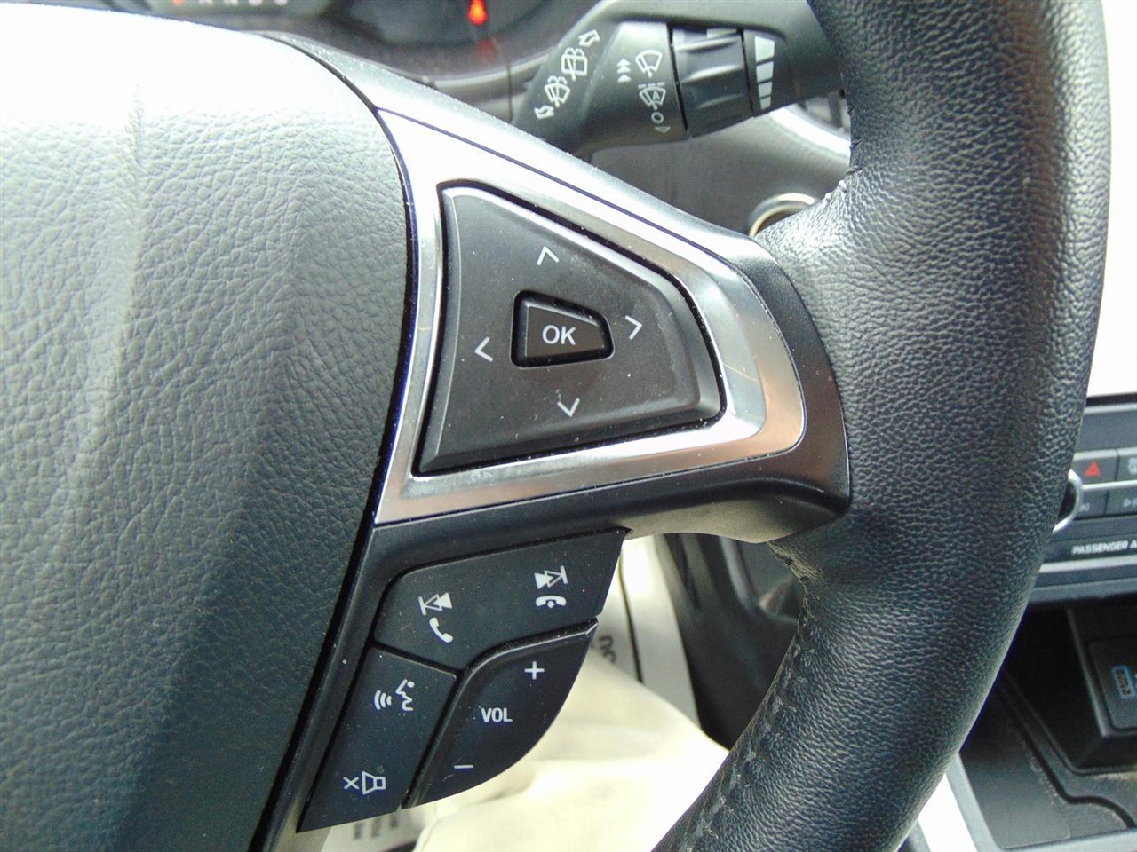 Used 2024 Ford Edge Titanium image 36