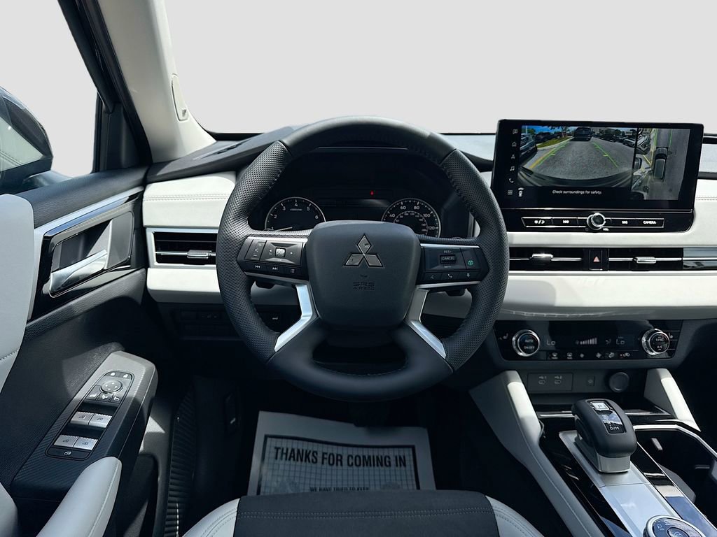 Used 2025 Mitsubishi Outlander SE image 24