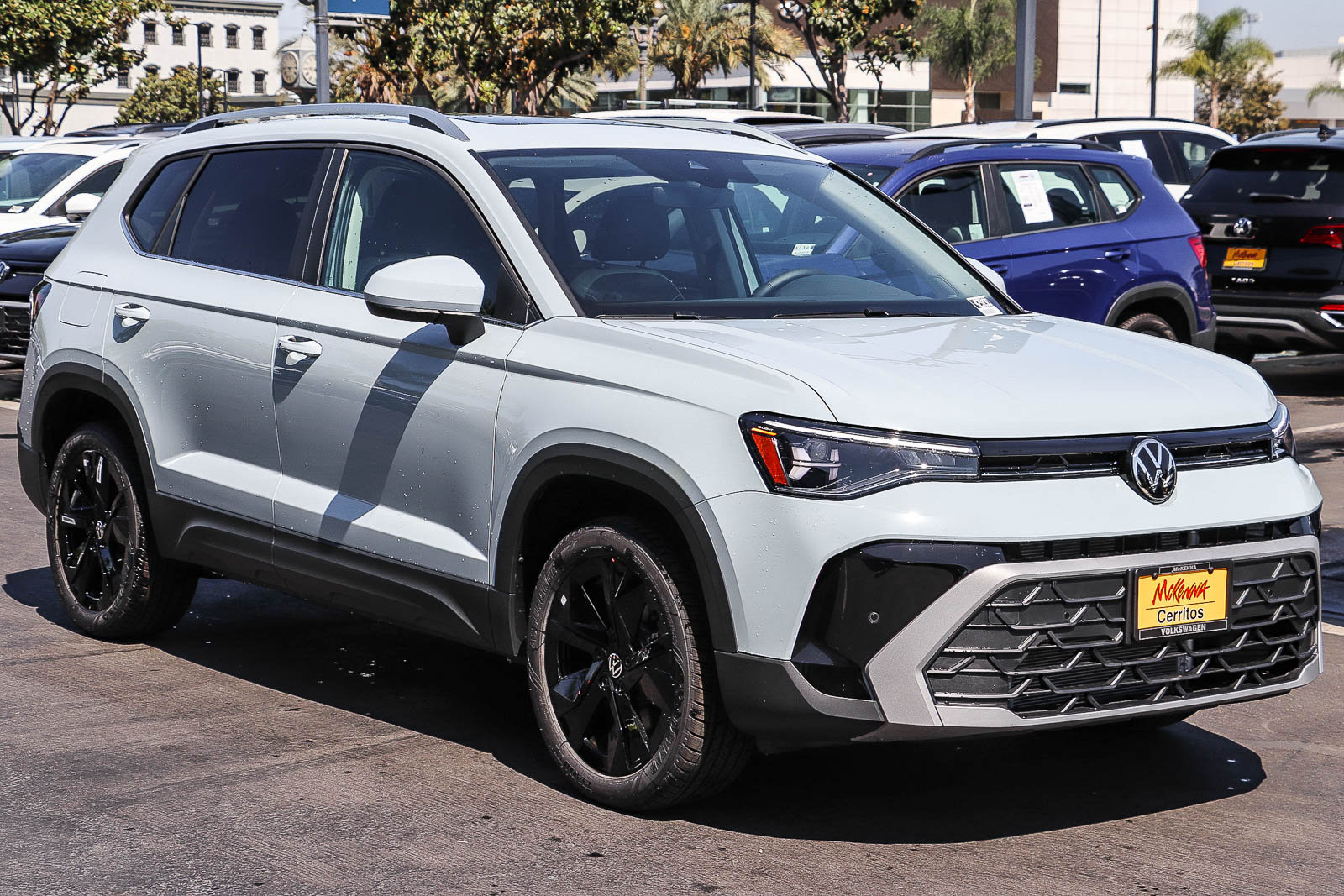 New 2026 Volkswagen Taos SE FWD image 3