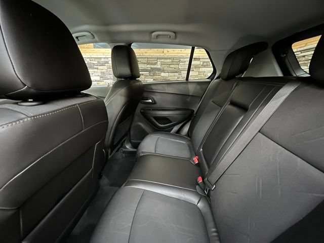 Used 2020 Chevrolet Trax LT w/ LT Convenience Package AWD/4WD image 29