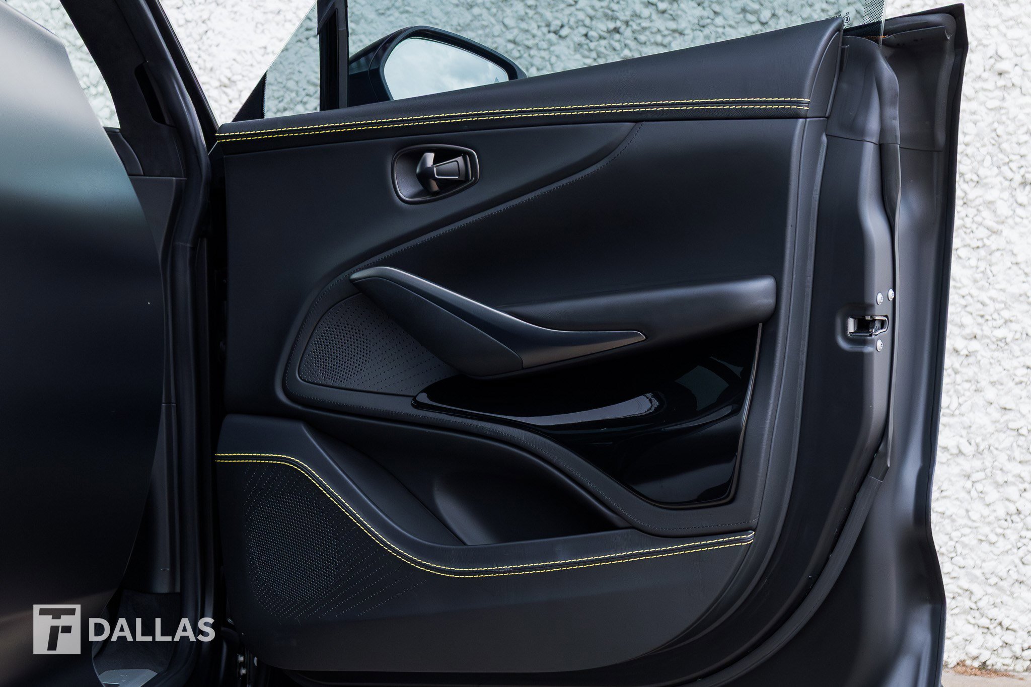 Used 2022 Aston Martin DBX image 38