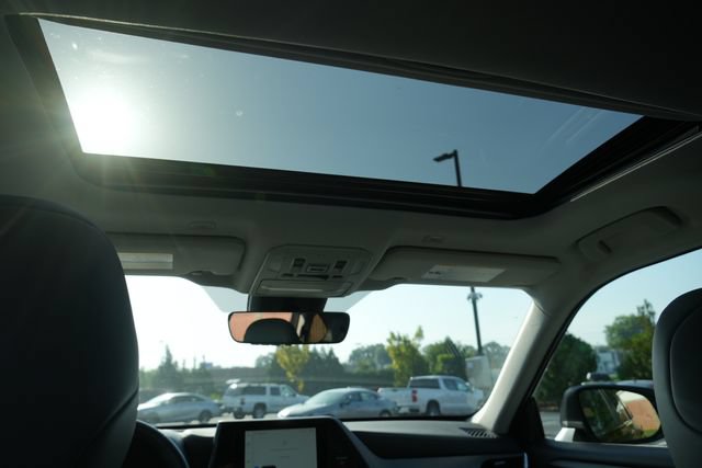Used 2023 Toyota Highlander XLE FWD image 22