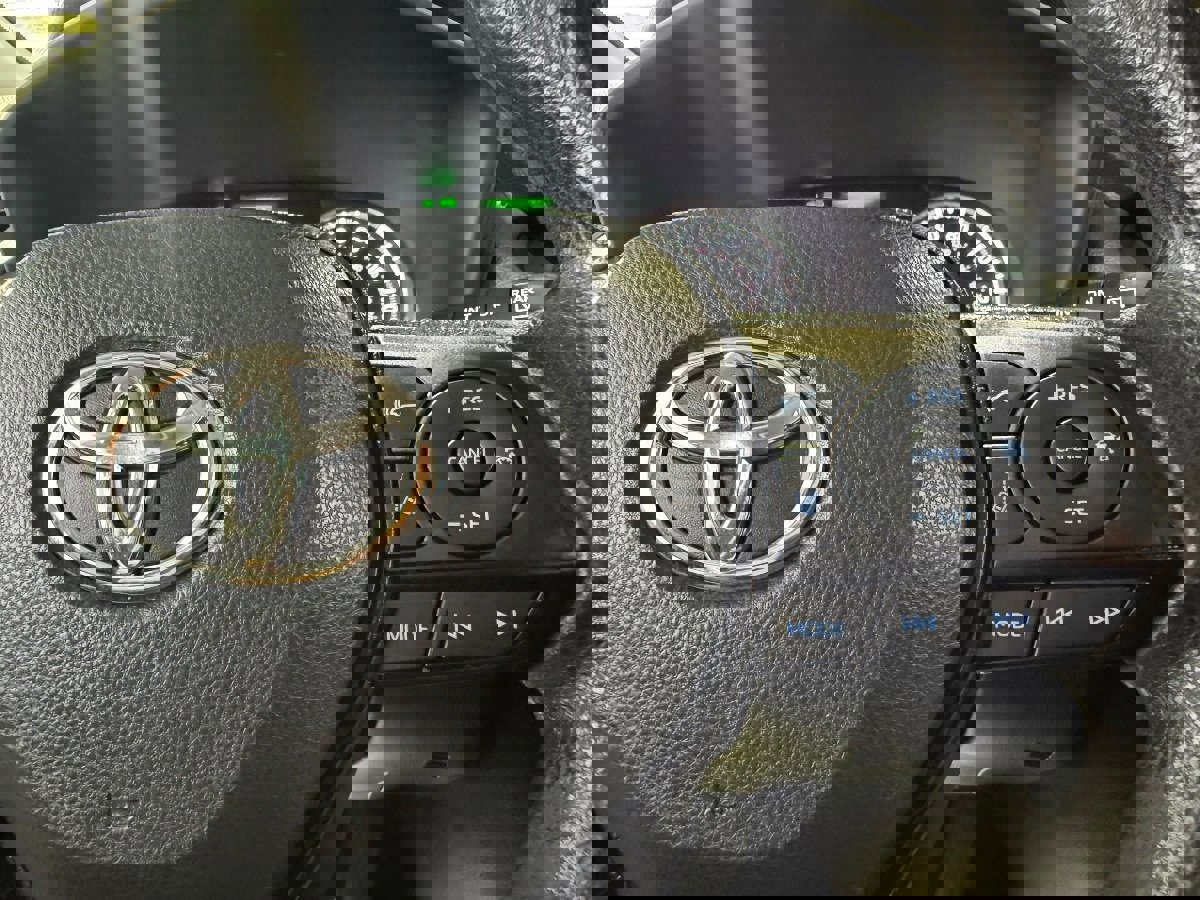 Used 2022 Toyota RAV4 XLE image 19