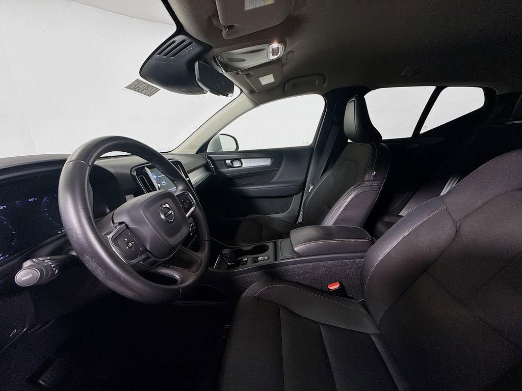 Used 2020 Volvo XC40 T5 Momentum image 21