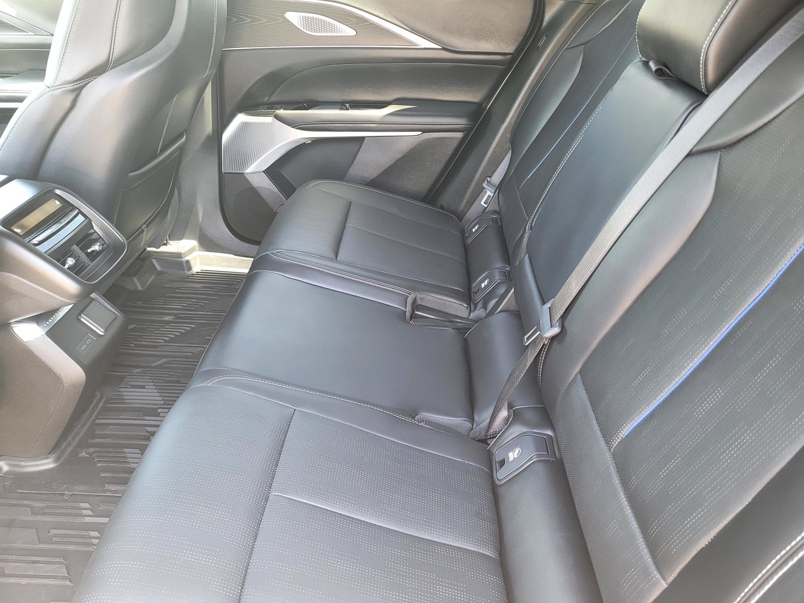 Certified 2025 Cadillac Lyriq Luxury w/ LPO, Floor Liner Package AWD/4WD image 12