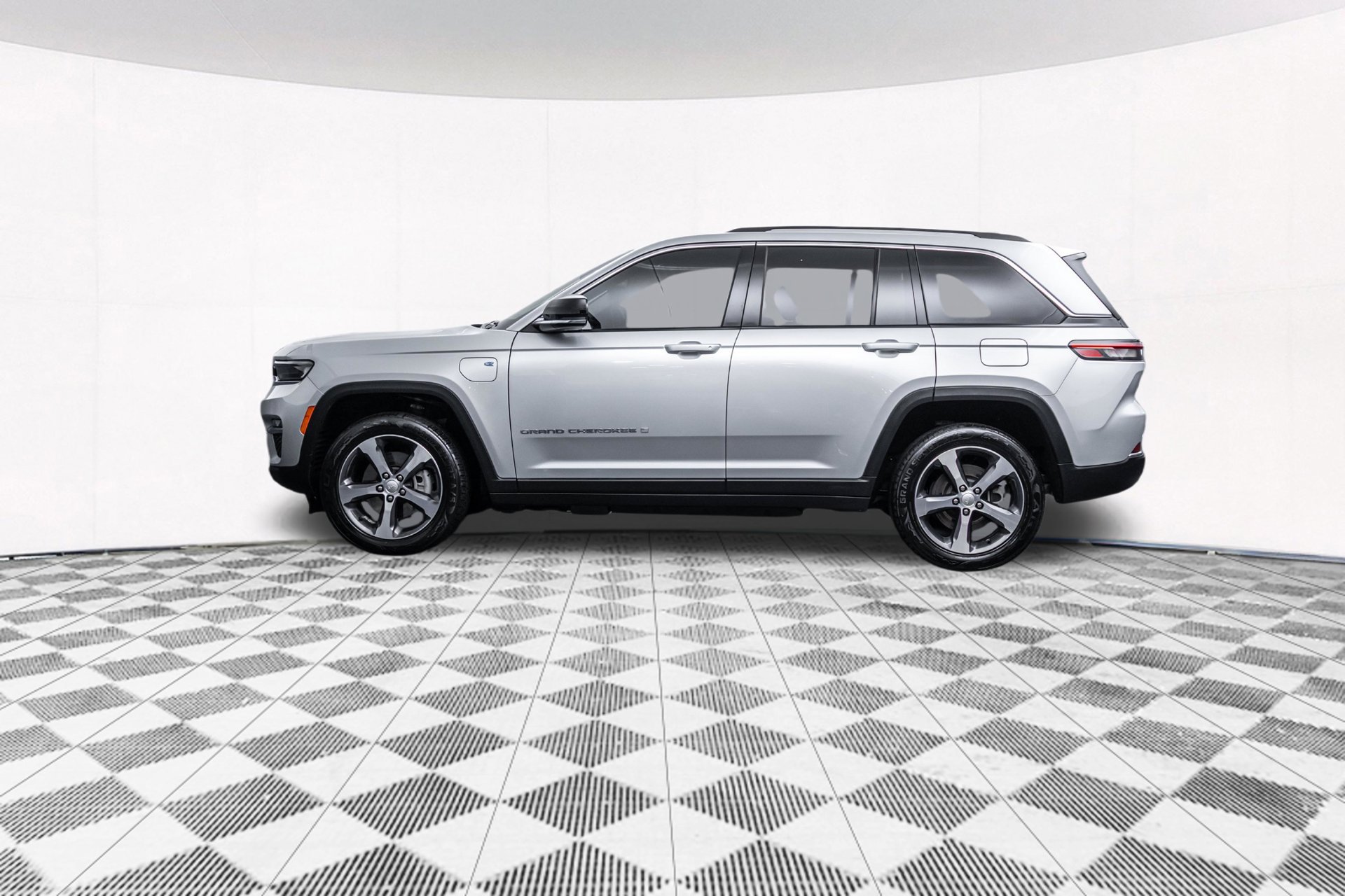 Used 2023 Jeep Grand Cherokee 4WD 4xe image 6