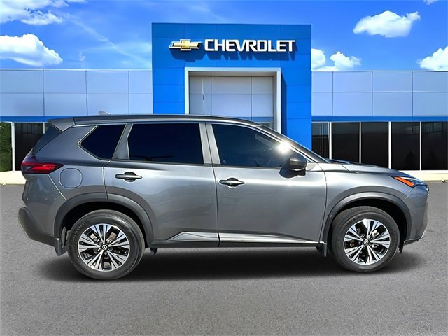 Used 2023 Nissan Rogue SV image 2