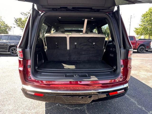 Used 2025 Jeep Wagoneer Series III w/ Premium Group I AWD/4WD image 13