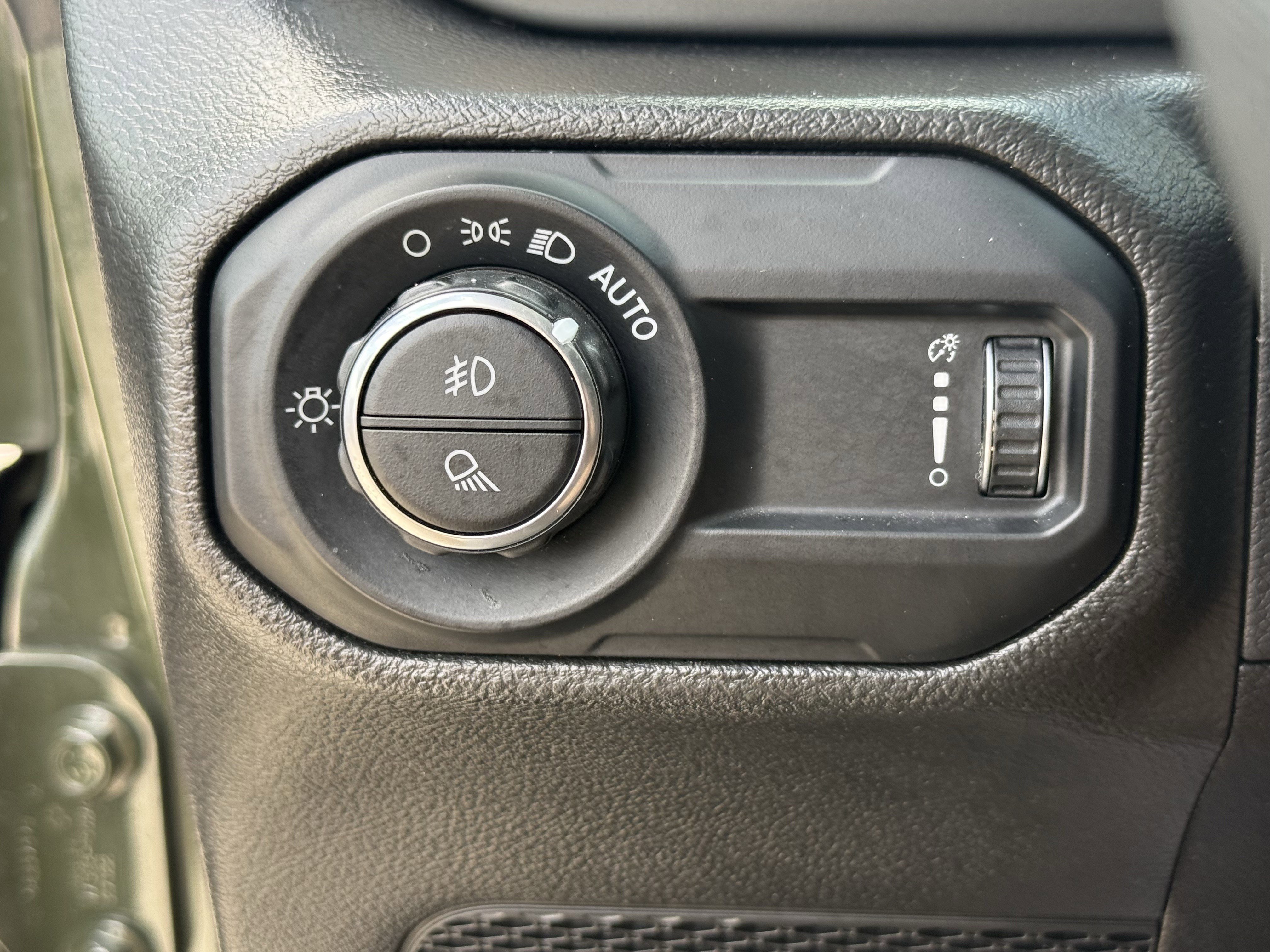 Used 2023 Jeep Gladiator Overland image 25