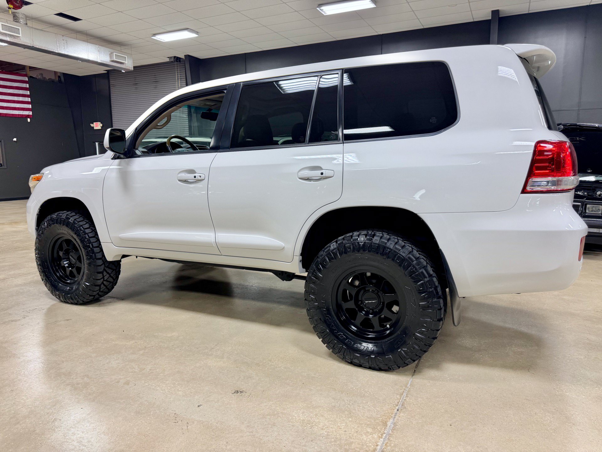 Used 2009 Toyota Land Cruiser w/ Upgrade Pkg AWD/4WD image 11