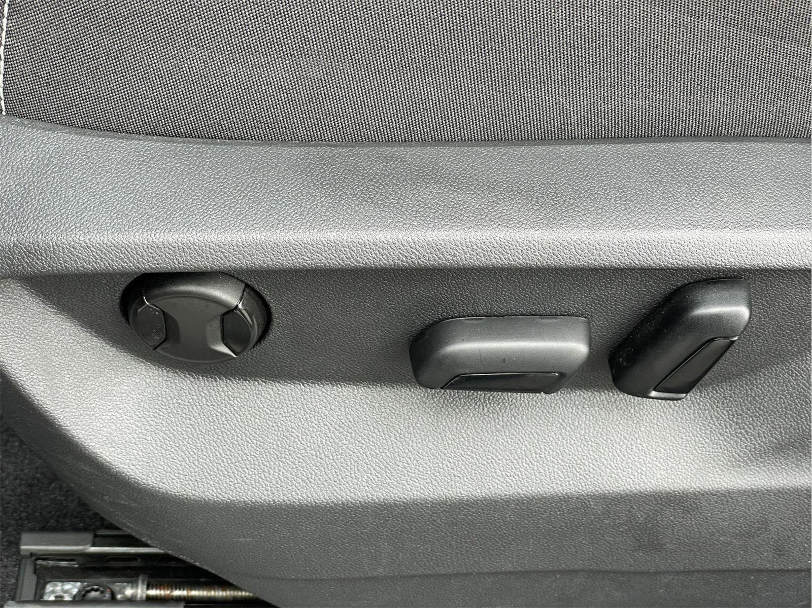 Used 2024 Volkswagen Atlas SE image 24