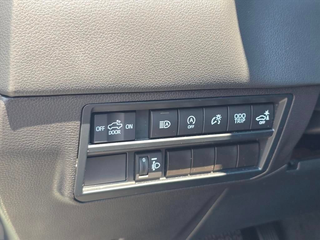 Used 2024 Toyota Tundra Limited AWD/4WD image 16