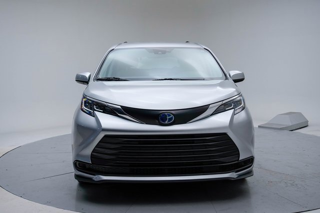 Used 2021 Toyota Sienna LE image 8