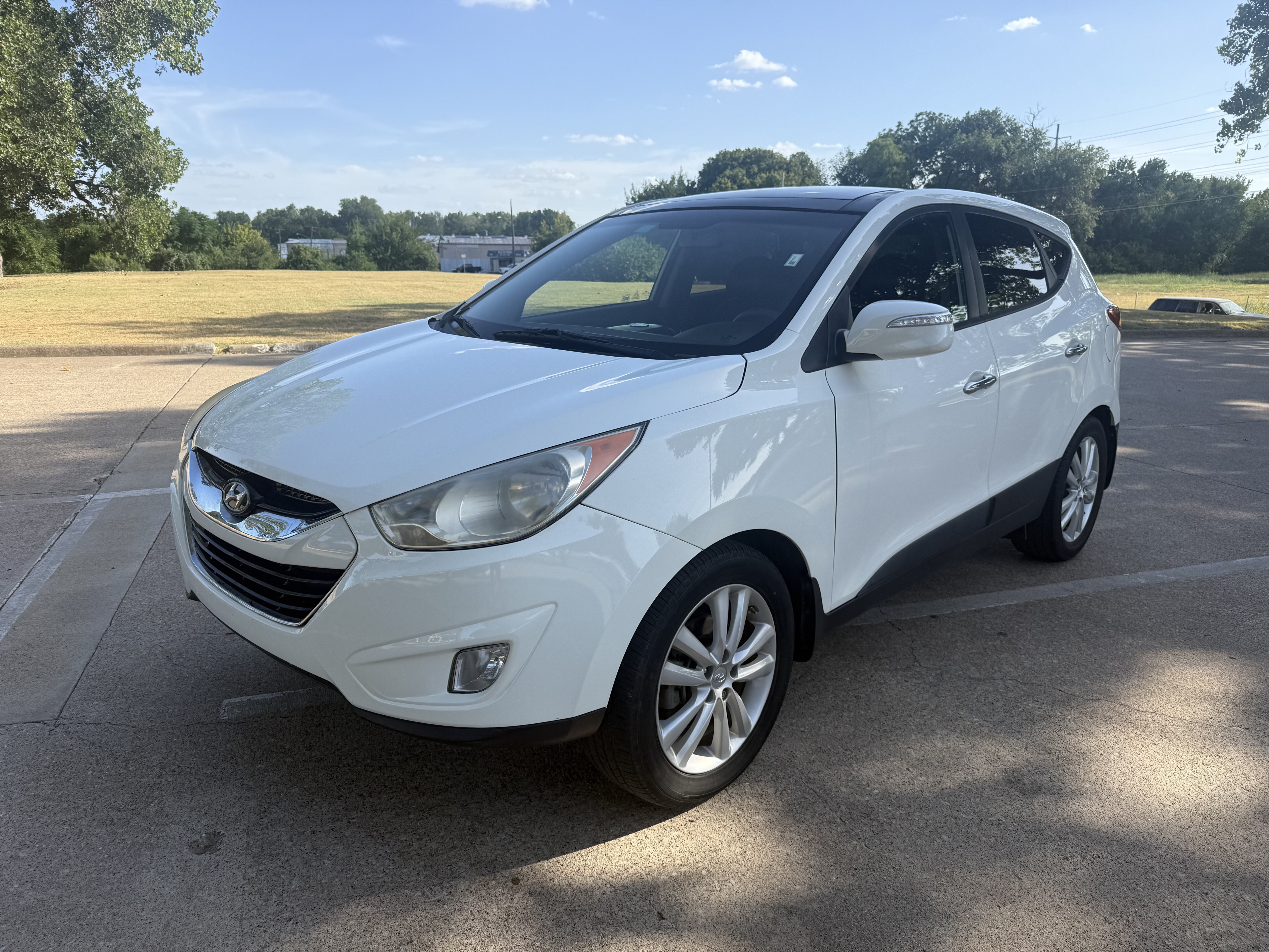 Used 2012 Hyundai Tucson Limited w/ Premium Pkg FWD image 1