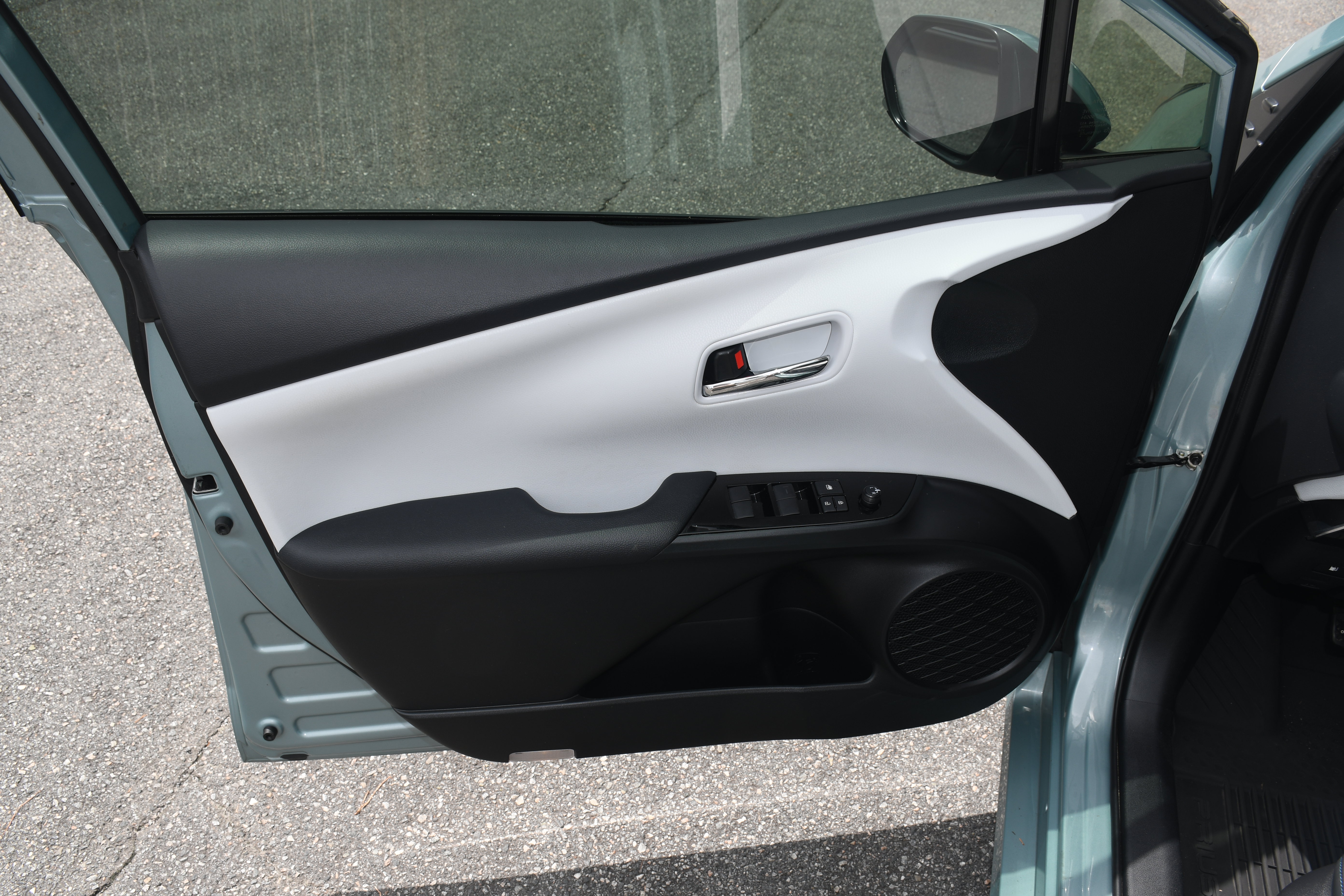 Certified 2022 Toyota Prius Limited w/ Premium Convenience Package FWD image 10
