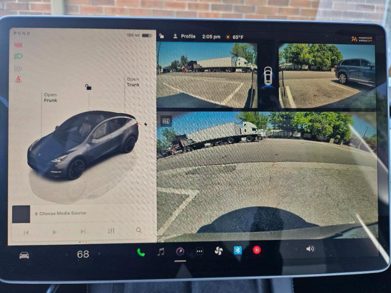 Used 2023 Tesla Model Y Performance AWD/4WD image 39