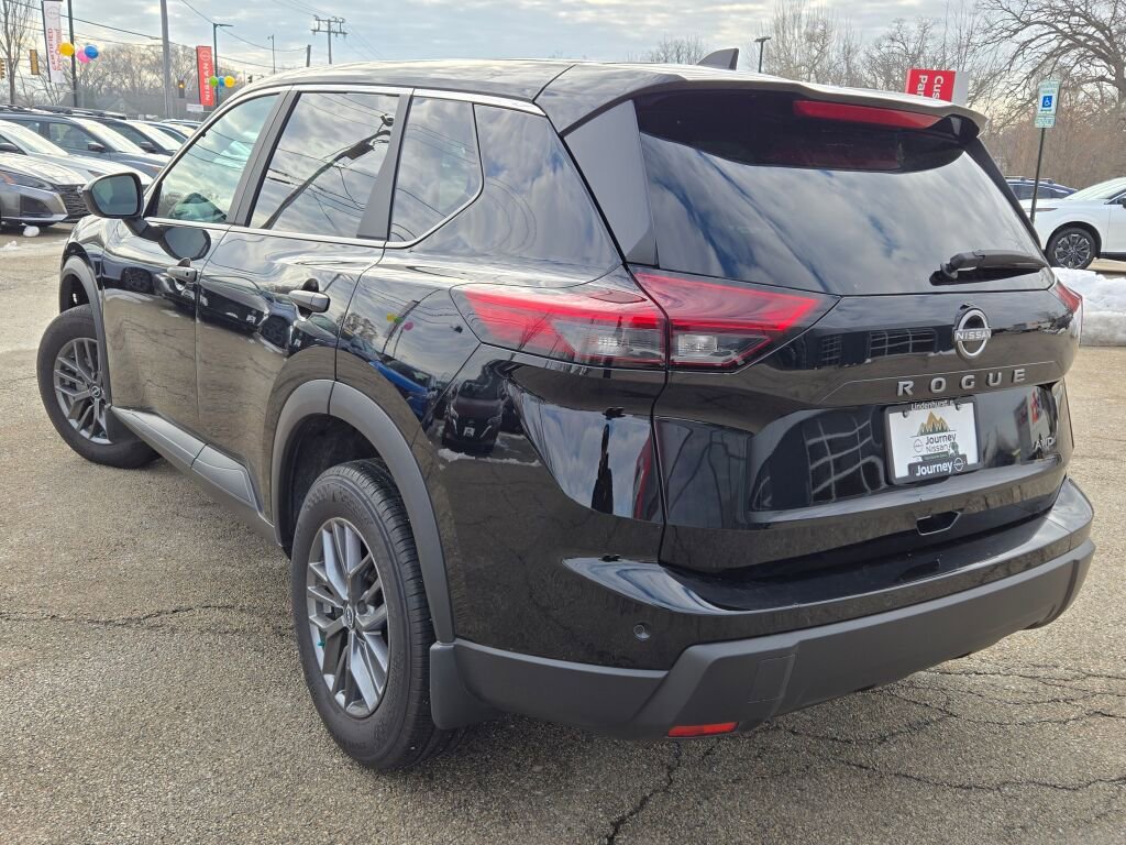Used 2025 Nissan Rogue S image 14