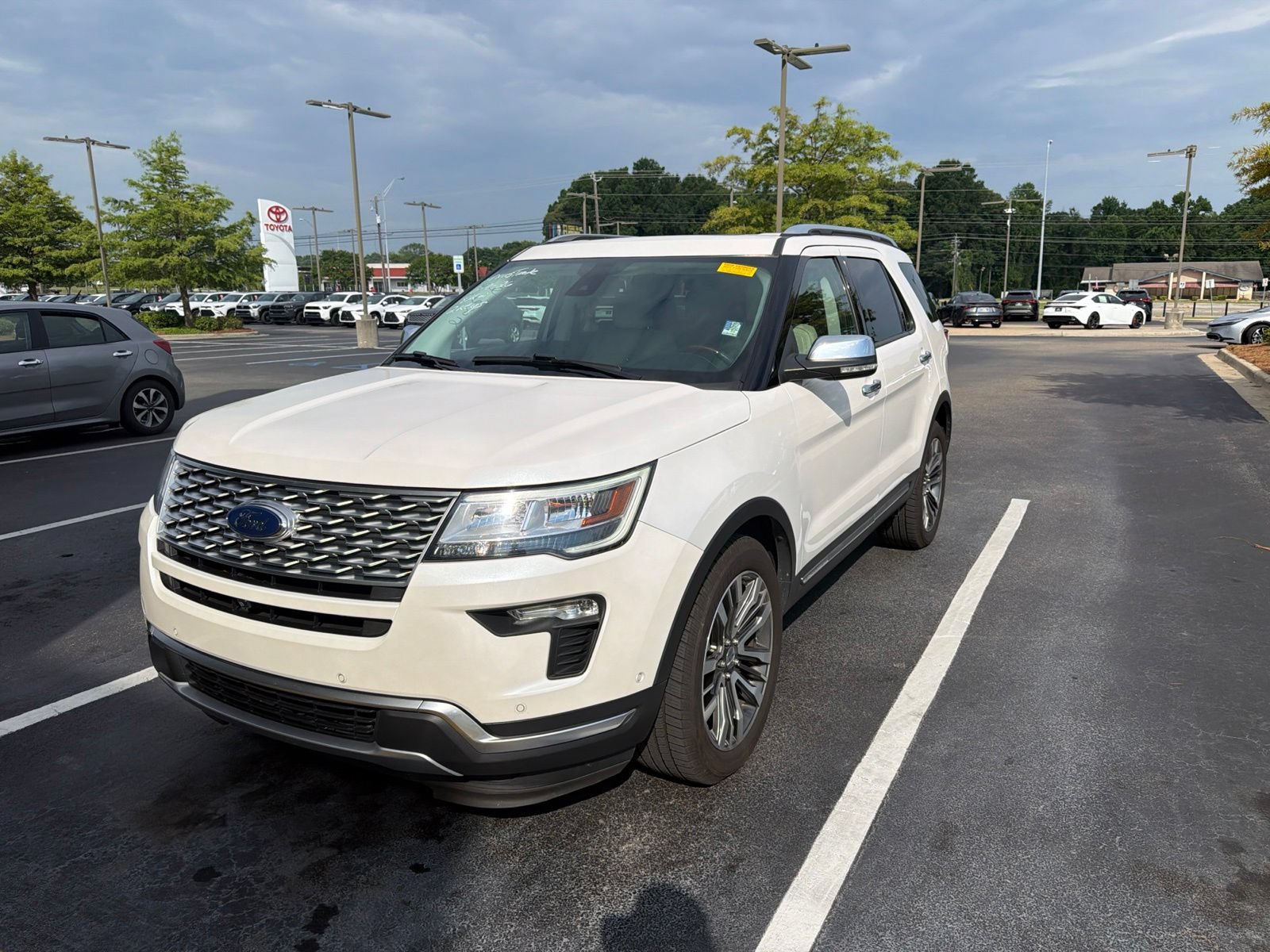 Used 2019 Ford Explorer Platinum AWD/4WD image 5