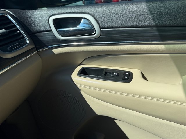 Used 2021 Jeep Grand Cherokee Limited w/ Luxury Group II AWD/4WD image 28