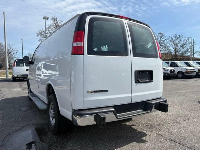 Used 2024 Chevrolet Express 2500 w/ Driver Convenience Package RWD image 3