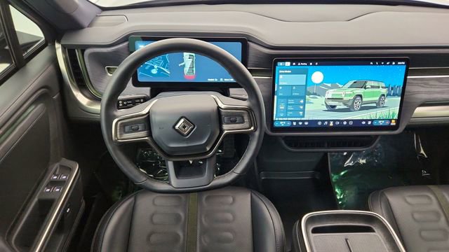 Used 2025 Rivian R1S Adventure image 41