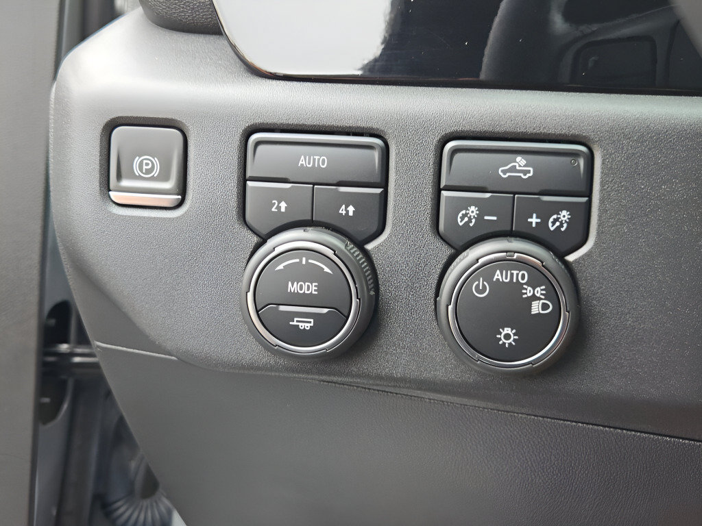 Certified 2024 Chevrolet Silverado 1500 LT AWD/4WD image 28