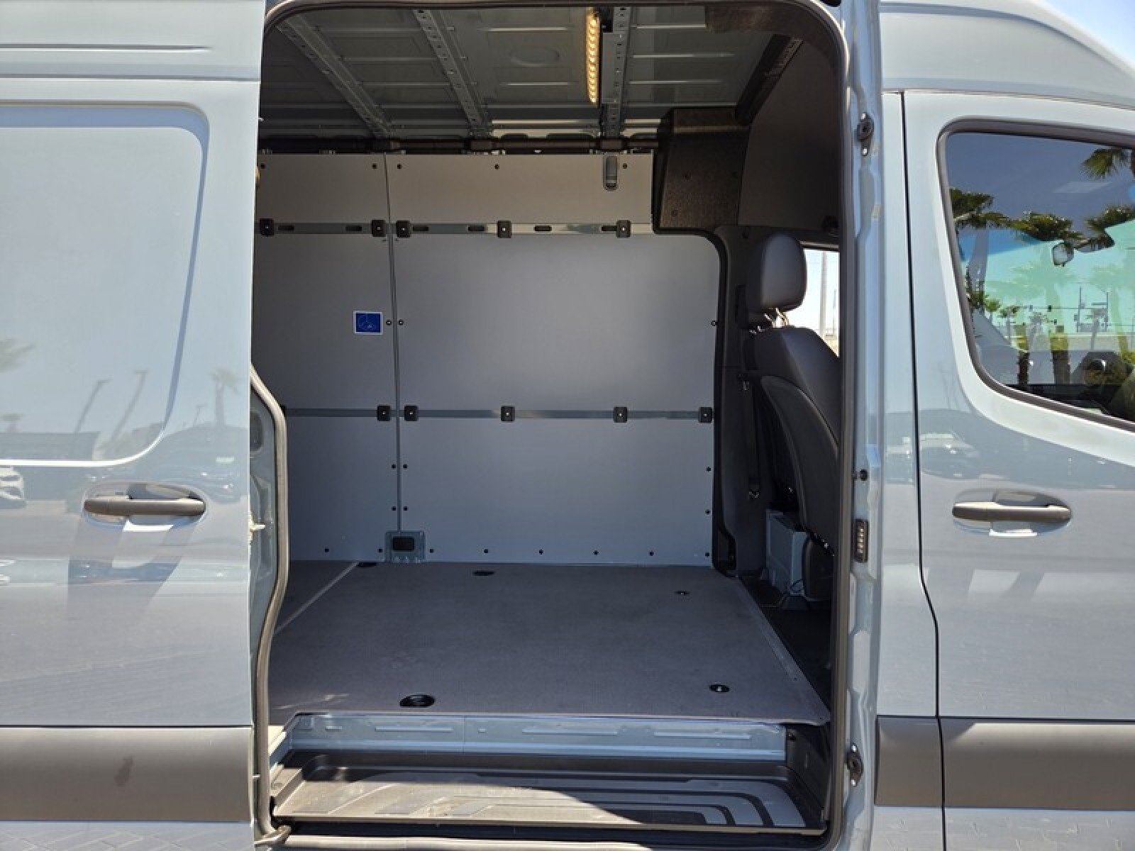 Used 2025 Mercedes-Benz Sprinter 2500 image 15