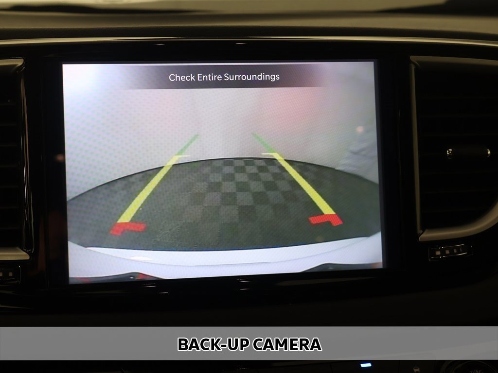 Used 2024 Chrysler Pacifica Touring-L image 5